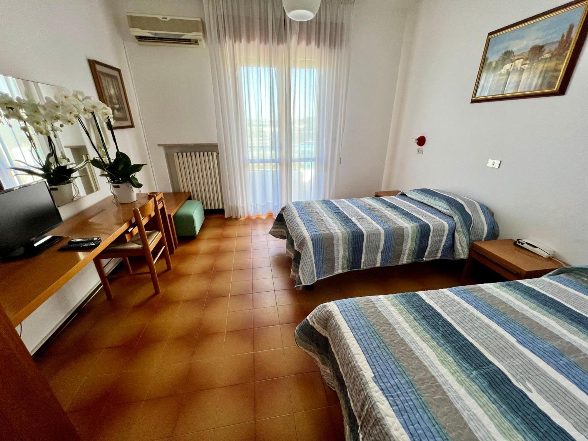 Hotel Ca' Bianca Da Paolino Misano Adriatico Exterior foto